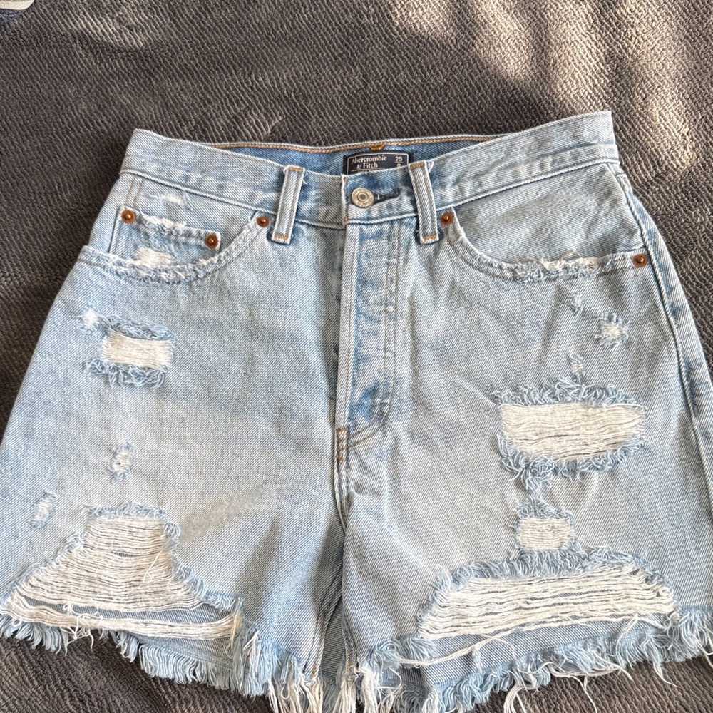 Abercrombie Light Wash Distressed High Rise 4” Denim Shorts Size 25
